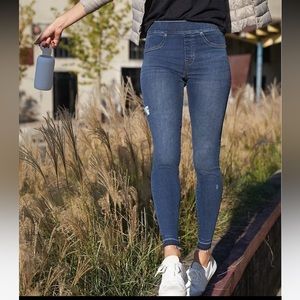 Spanx NWOT distressed denim high rise elastic waist jeggings size small
